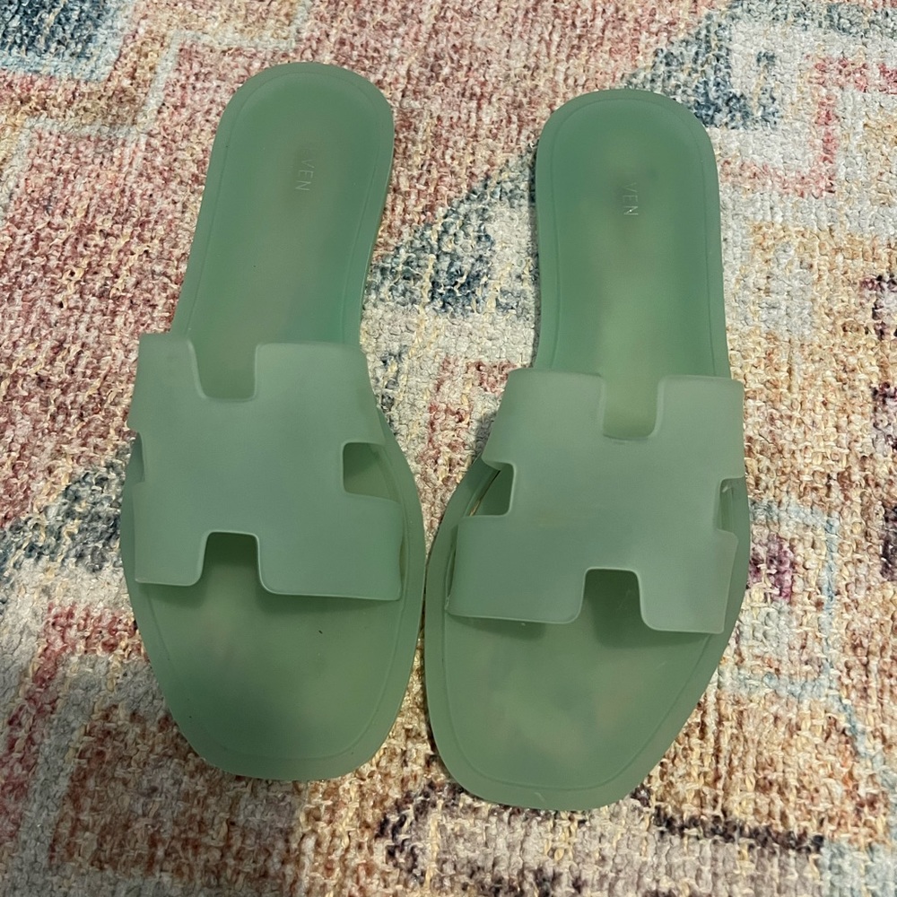 STEVEN NEWYORK green jelly flats